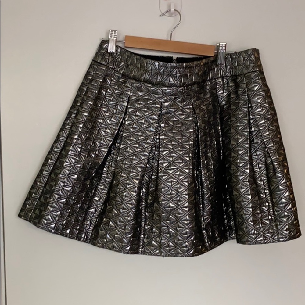 Sleek silver skirt w pockets. Dress up or down!